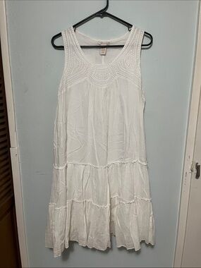 Sleeveless White Tiered Midi Dress with Embroidery